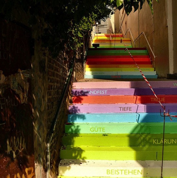 让人愉快的彩虹楼梯